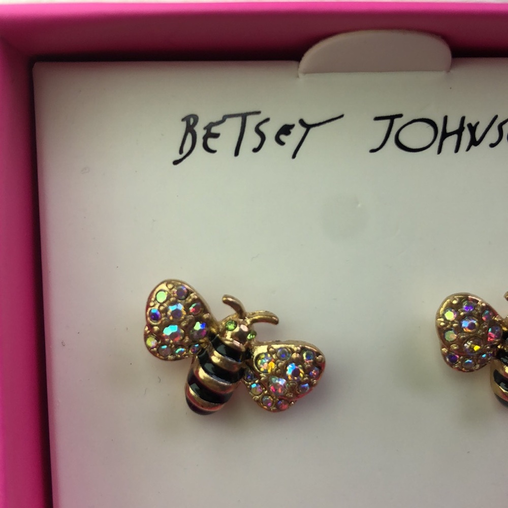 Betsy Johnson🐝 bumblebee earrings + gift box NWT - Picture 4 of 6